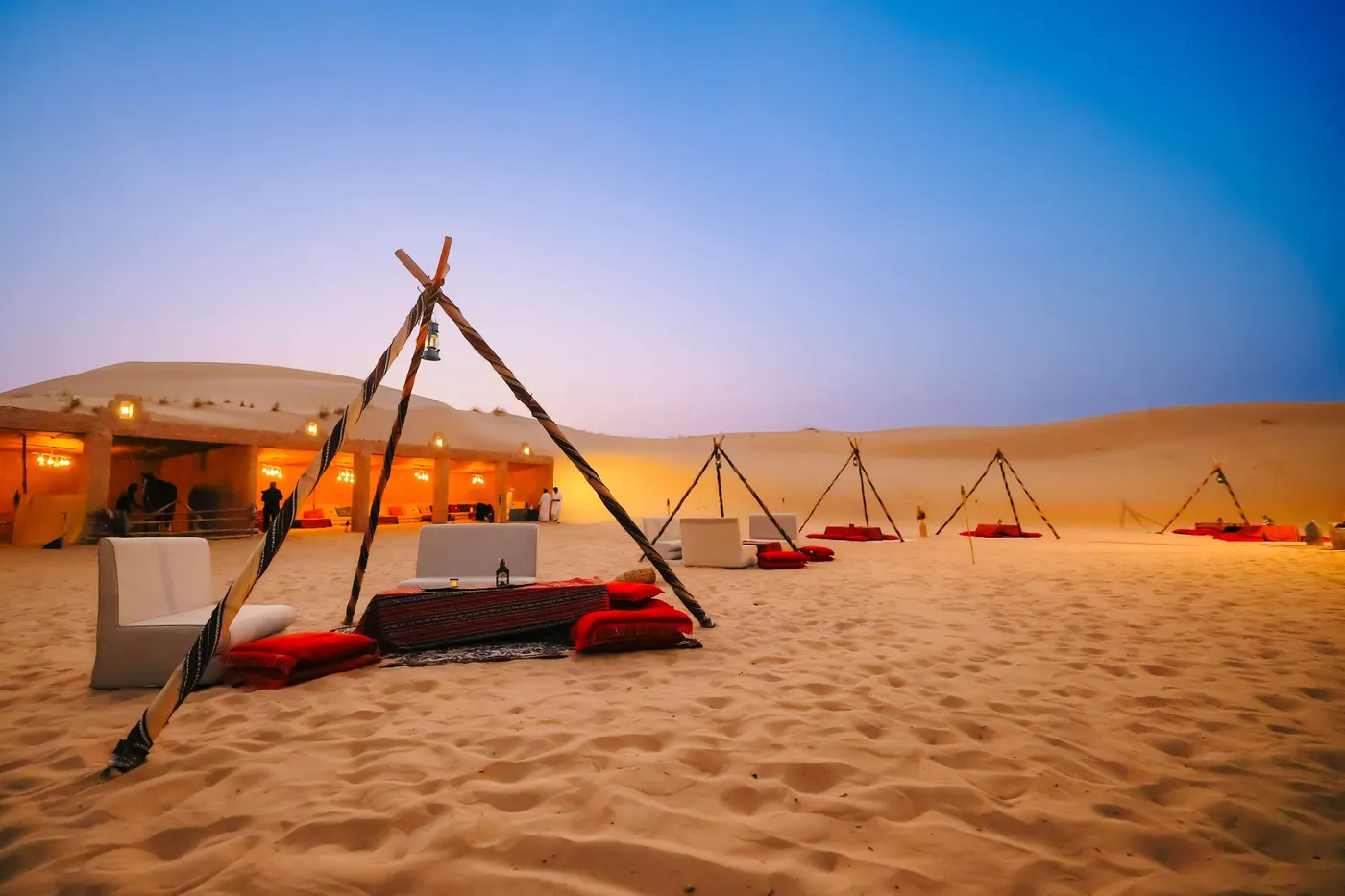 Sparkling Sandset desert camp under the stars
